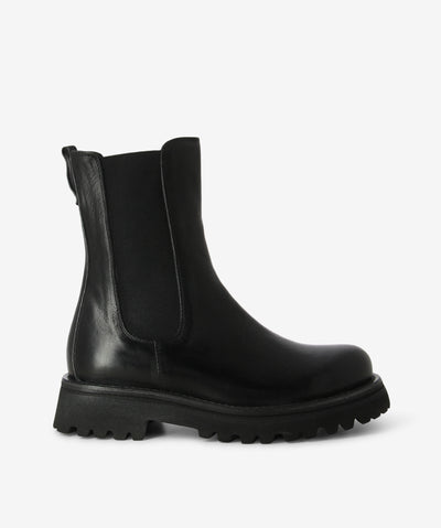 Black leather Chelsea boots with a pull-on style with elastic gussets and features a lug sole and a round toe.