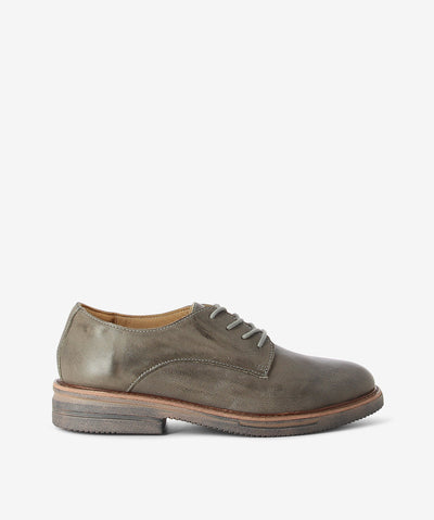 Grey vintage-look leather derby shoes by Rollie. It has a lace-up fastening and features a mid-height cushioned sole, and a round toe. Each pair in this colour varies slightly due to the vintage look leather.