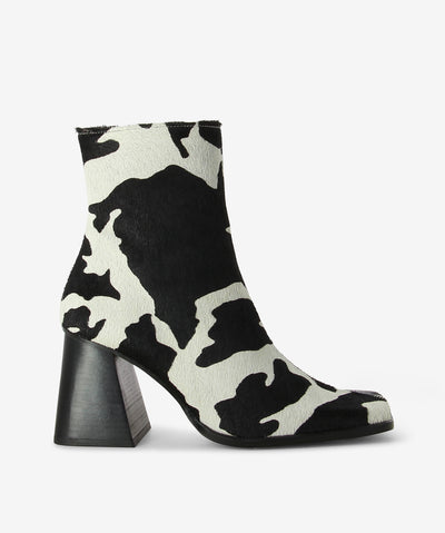 Cow print pony hair leather ankle boots by Alohas. It has an inner zip fastening and features a fun bicolor look sets, block heel and a square toe.