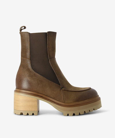 Brown leather boots by Sempre Di by MJUS. It features elasticated side gussets with a rear pull tab, chunky tread with platform sole, and a round toe.