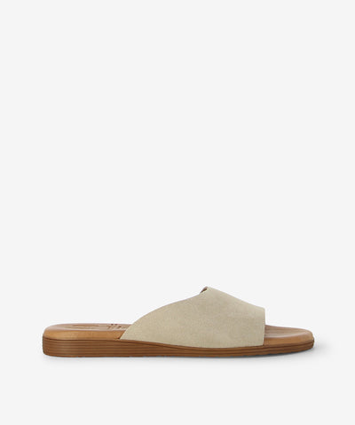 Step into effortless style with the Marilla 1423 slide — a simple yet striking design made in Spain with care. This easy slide features a wide textured sand (cuero) strap that adds a cool, modern touch to any outfit. Designed with a soft blue front strap with subtle texture, a smooth brown sole for everyday comfort, a round toe for a relaxed fit, and a flat profile for easy wear all day long.