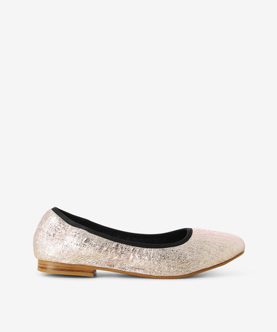 Pink metallic crinkle leather flats by 2 Baia Vista. It is a slip on style and features a crinkle metallic upper, low block heel, and a square toe.