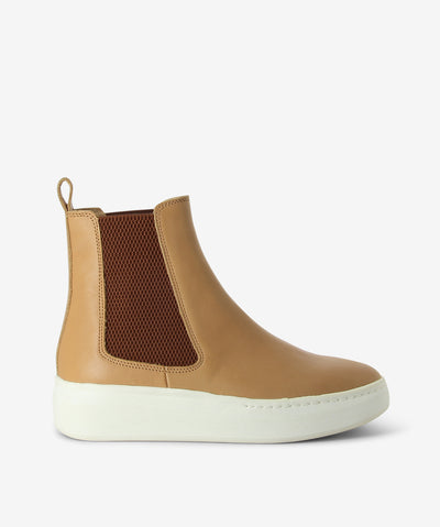 Tan leather Chelsea Boots with a pull-on style and features an elastic gussets, platform rubber sole and a round toe.