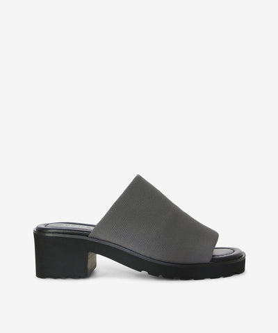 The legend is back! The Daj slides by 2 Baia Vista return in sleek Grey textile with a wide vamp, sturdy block heel, and chunky tread sole for a fresh, contemporary edge.
Crafted with breathable mesh stretch fabric, lambskin leather lining, and a feather-light Air EVA outsole, they deliver all-day comfort and effortless style—perfect for both relaxed tailoring and off-duty looks.