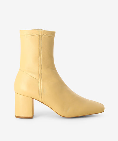 Soft tan leather boots by Siren. It has an inner zip fastening and features a mid-height block heel and a square toe.