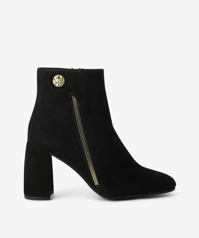 Black suede boots by Elvio Zanon. It has a side zipper with snap-button closure, block heel, and a soft pointed toe.