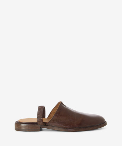 Brown leather sandals with an elastic strap, low stacked heel and an enclosed almond toe.
