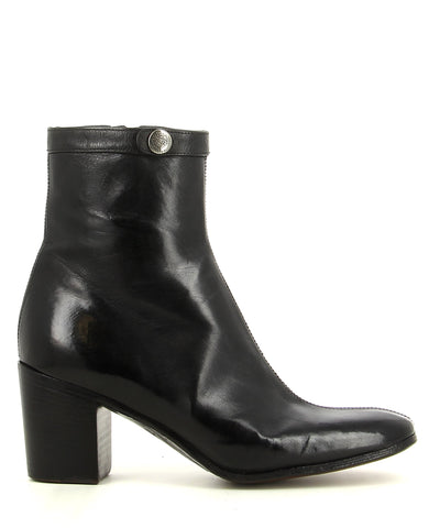 An premium black leather ankle boot by Alberto Fasciani. The 46037 features a zipper fastening, a block heel and a soft square toe. 