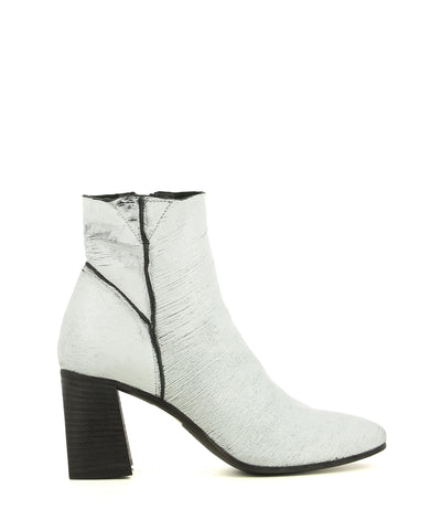 Italian white Italian leather ankle boots that have zipper fastening and features a laser-cut finish to the upper, contrast black seems a black 7.5 cm block heel and an almond toe by Elena Iachi.