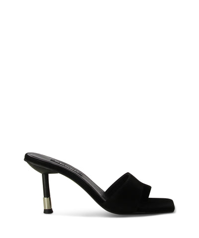 Black leather heels featuring a toe loop, stiletto heel and a square toe by Senso.