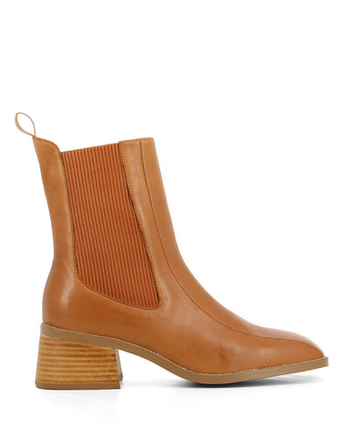 Classic cognac tan leather Chelsea boots that are a pull on style featuring elastic side gussets, a 5cm block heel and a square toe by 2 Baia Vista. 